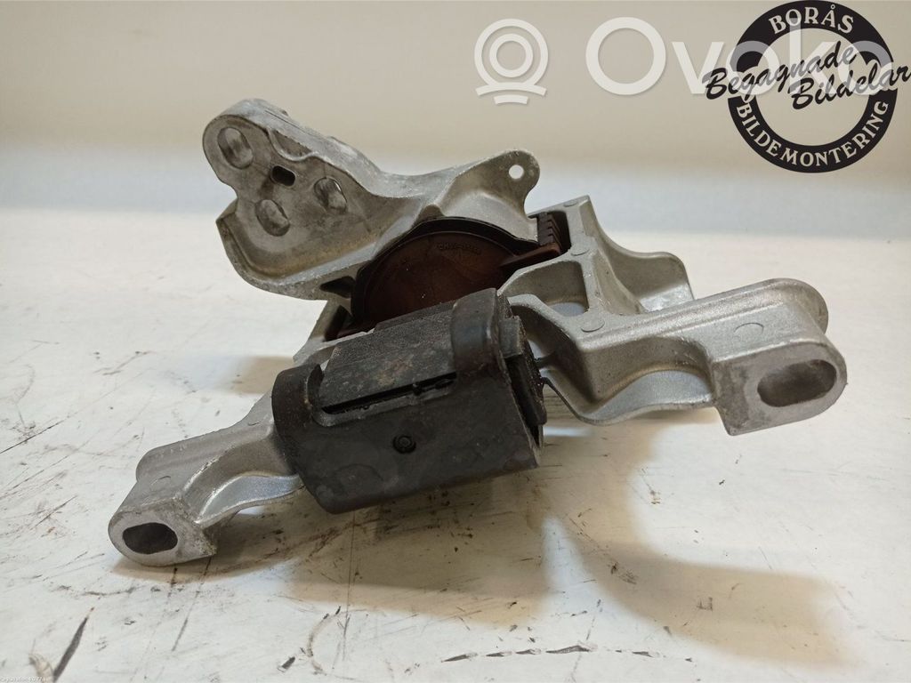 Mazda CX-3 Engine mounting bracket 