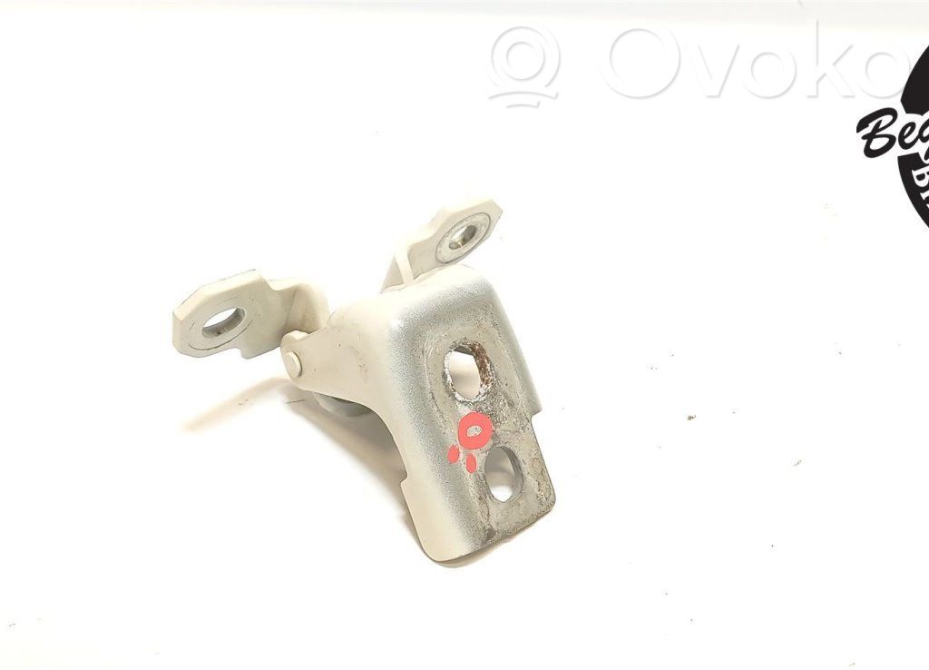 Renault Captur Front door upper hinge 