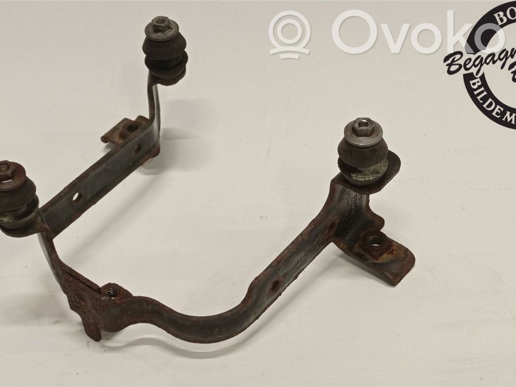 Ford Focus C-MAX Power steering pump mounting bracket 