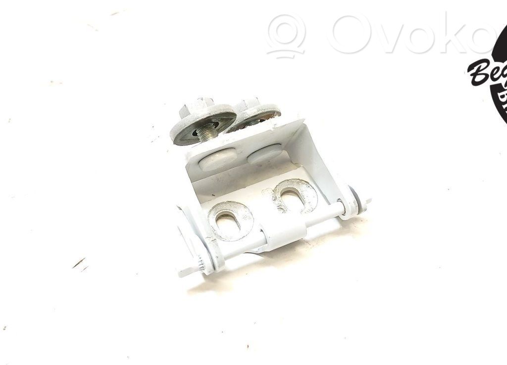 Ford Fiesta Tailgate/trunk/boot hinge 