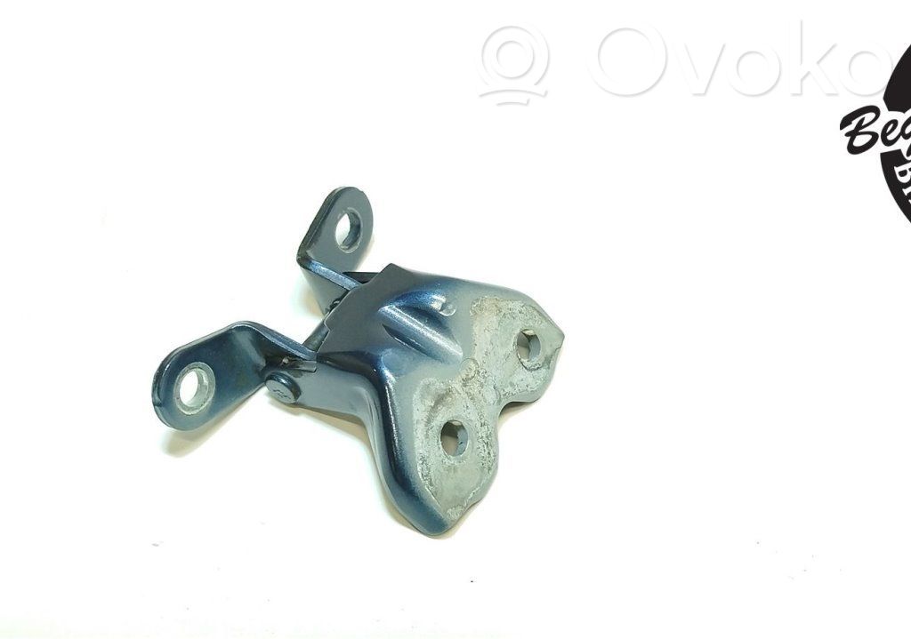 Front door lower hinge   793151Y300