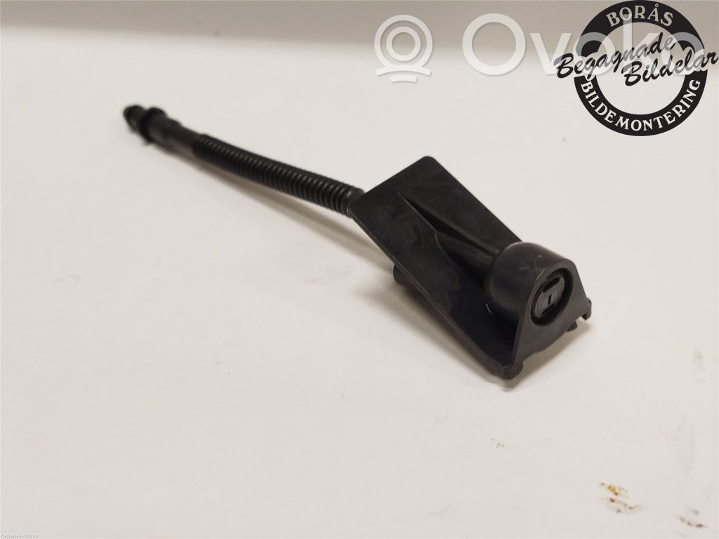 Ford Focus Windshield washer spray nozzle 