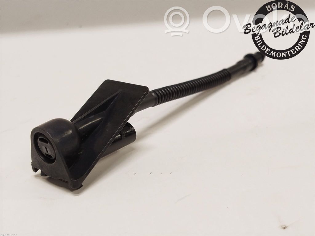 Ford Focus Windshield washer spray nozzle 