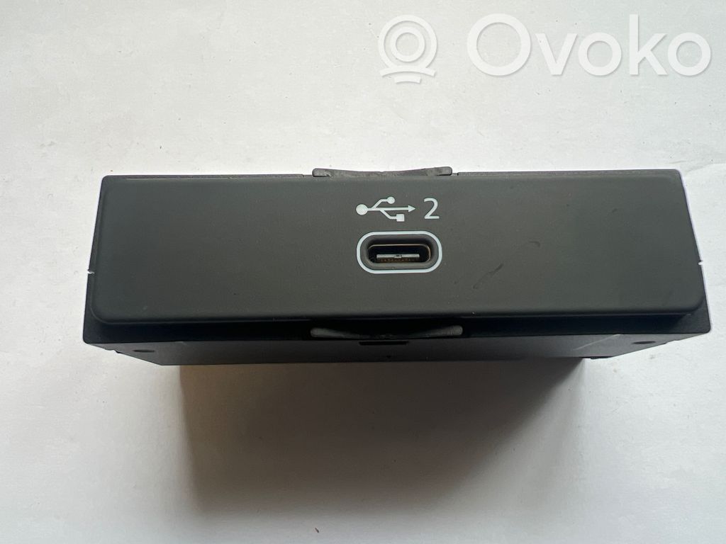 Enchufe conector USB   8W0035708A