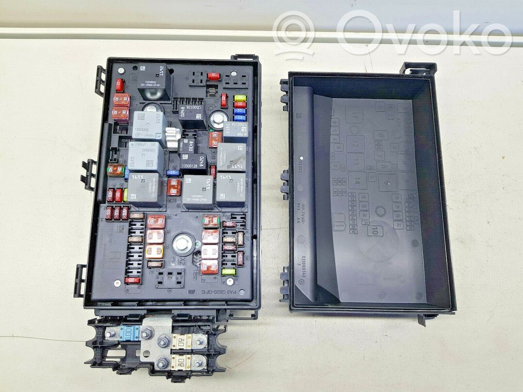 Opel Astra J Drošinātāju bloks 