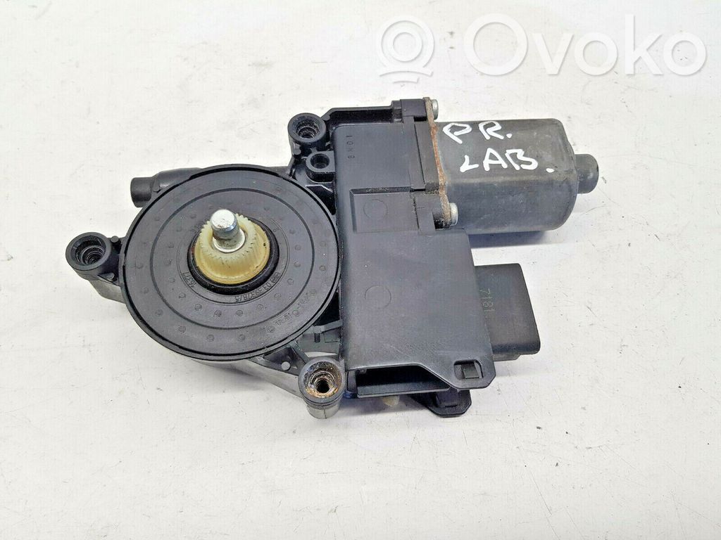 Citroen C5 Front door window regulator motor 