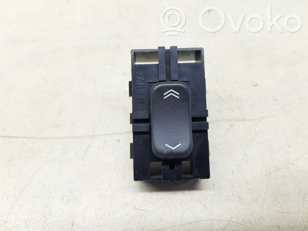 Cadillac CTS Electric window control switch 