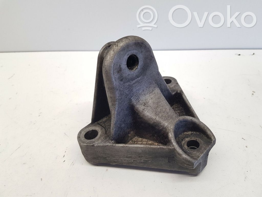 Renault Laguna II Engine mounting bracket 