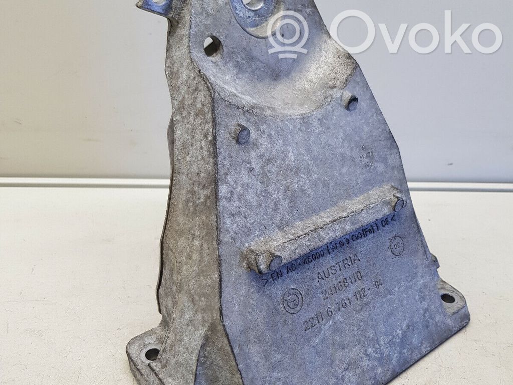 Engine mounting bracket   6761112