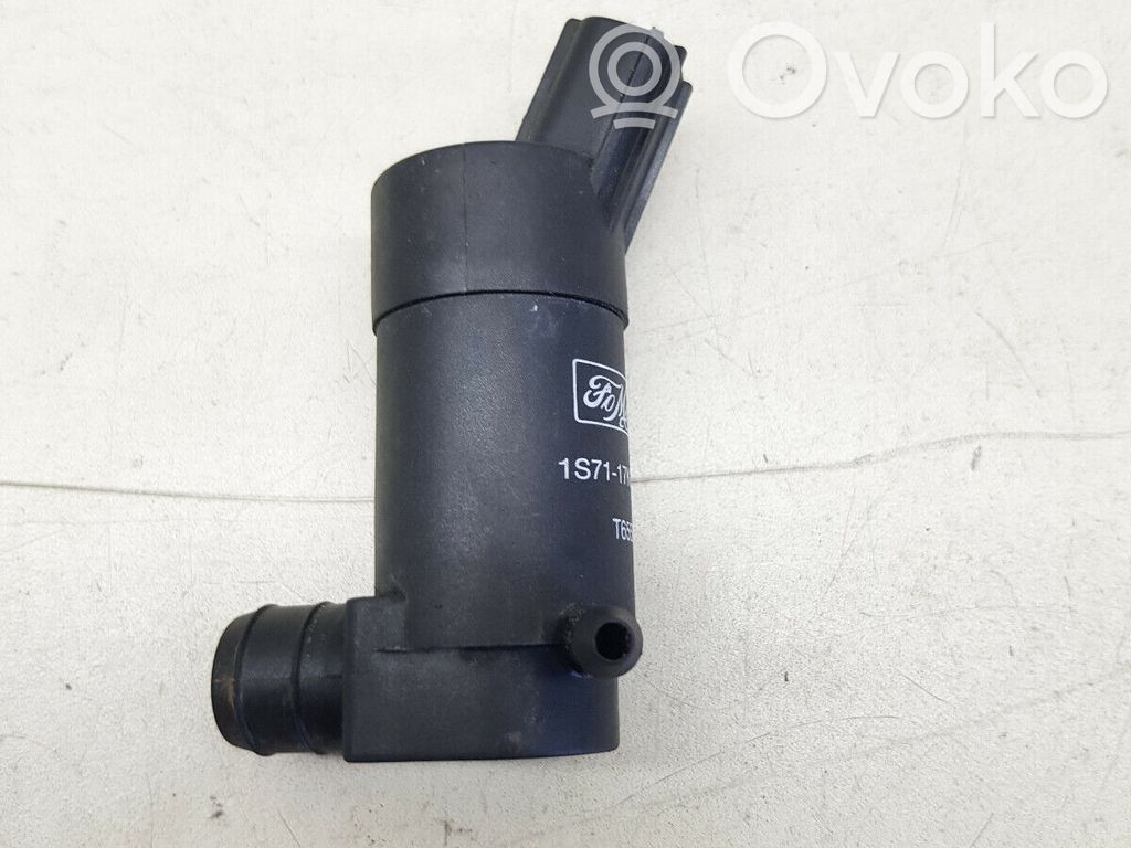 Volvo V50 Windscreen/windshield washer pump 