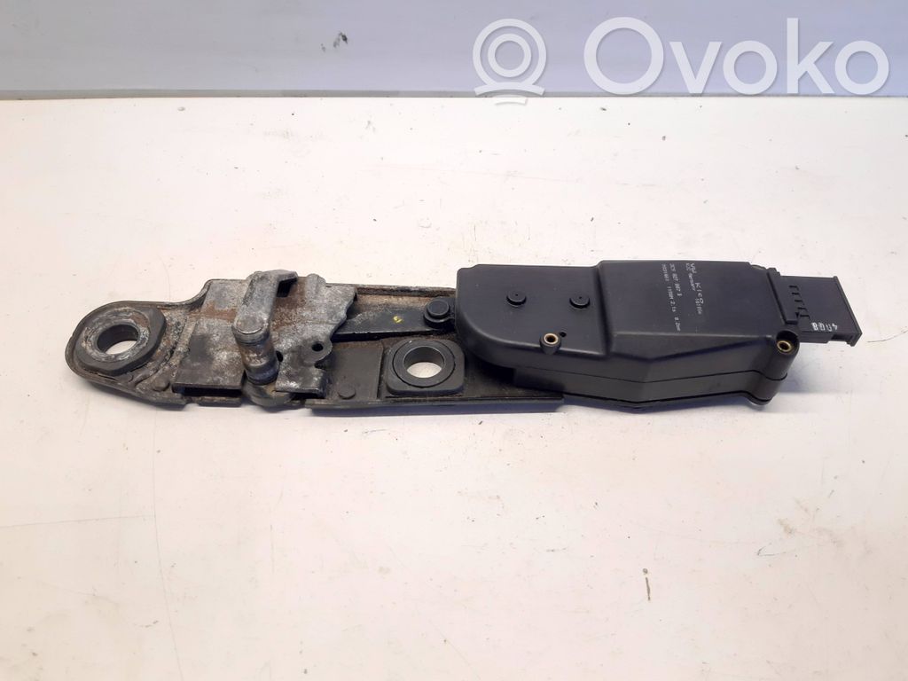 Volkswagen PASSAT B6 Tailgate/trunk/boot lock/catch/latch 