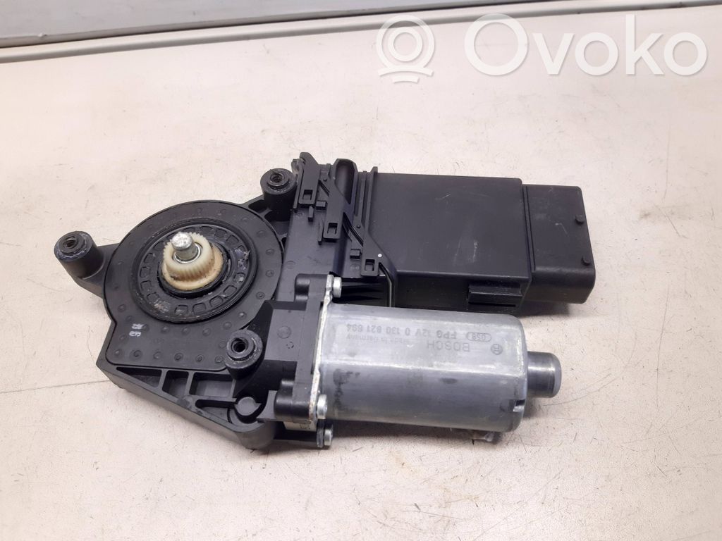 Volkswagen PASSAT B5.5 Front door window regulator motor 