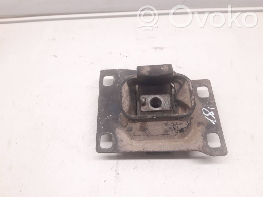 Peugeot 406 Engine mount bracket 