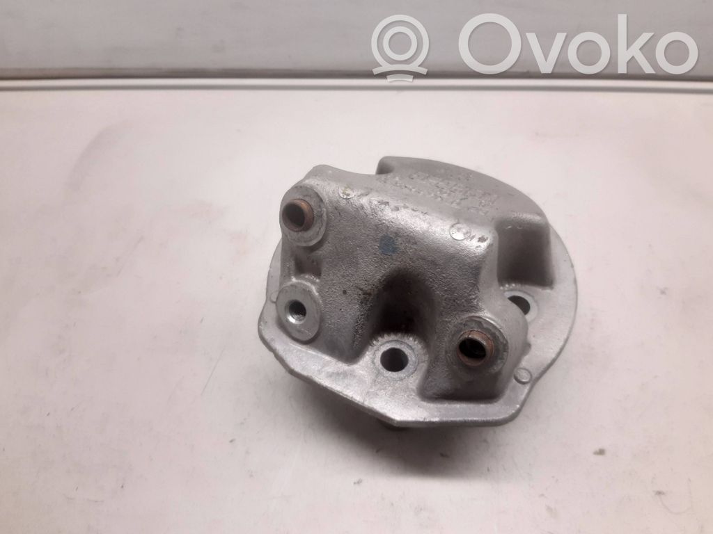 Peugeot 307 Engine mounting bracket 