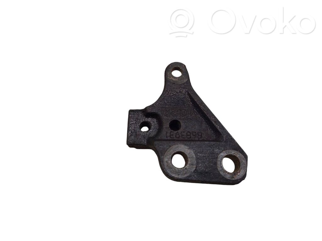 Engine mounting bracket   8683931