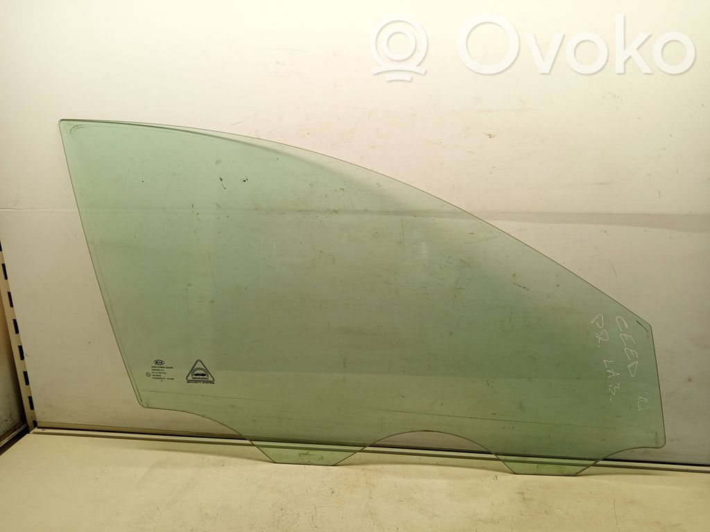 KIA Ceed Luna de la puerta delantera cuatro puertas 