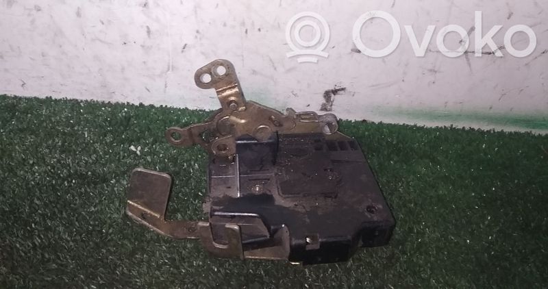 Cerradura de puerta delantera