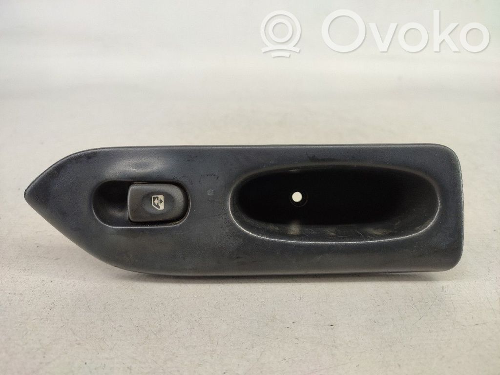 Electric window control switch   7701699606