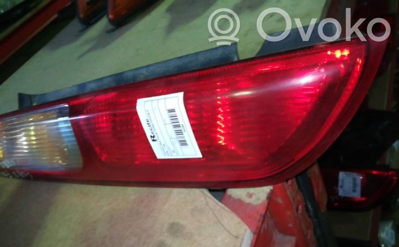 Tailgate rear/tail lights