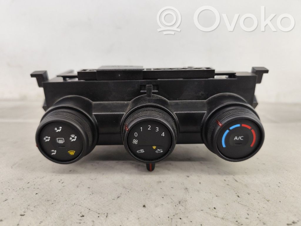 Dacia Duster II Climate control unit 