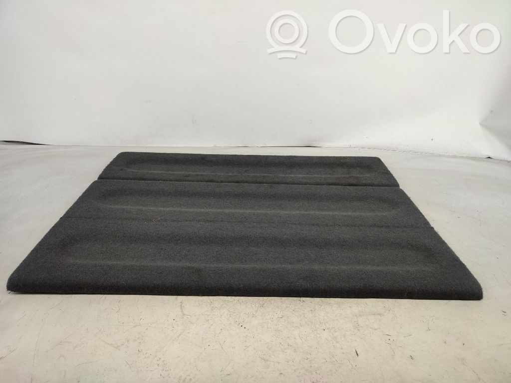 Parcel shelf