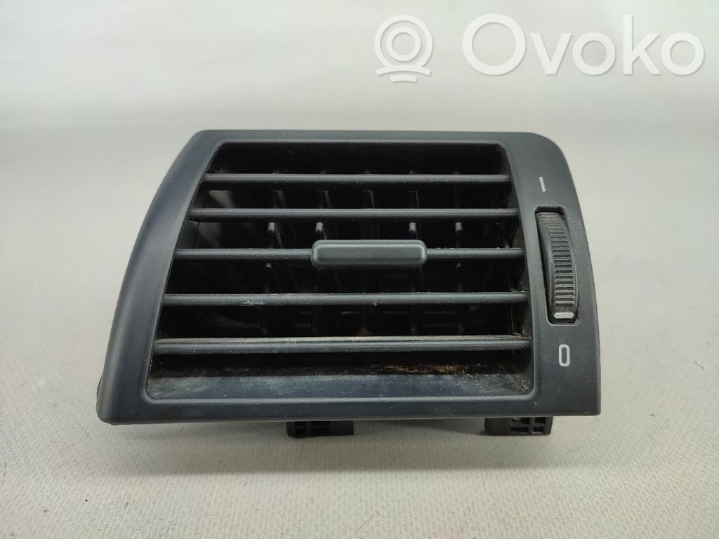 Rejilla de ventilación central del panel   64228361897