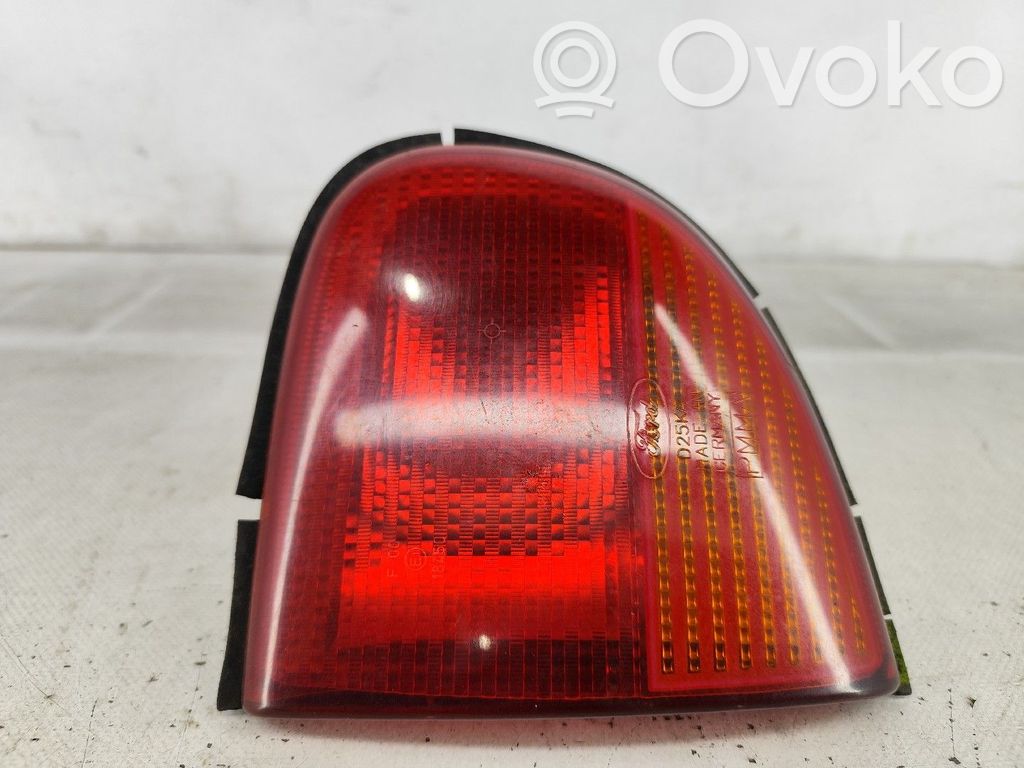 Tailgate rear/tail lights   93AG15K258