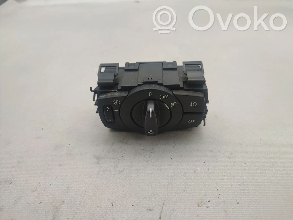 Light switch   6932794,33600102