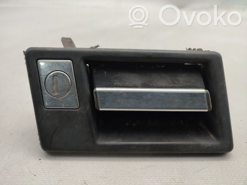 Manecilla externa puerta delantera
