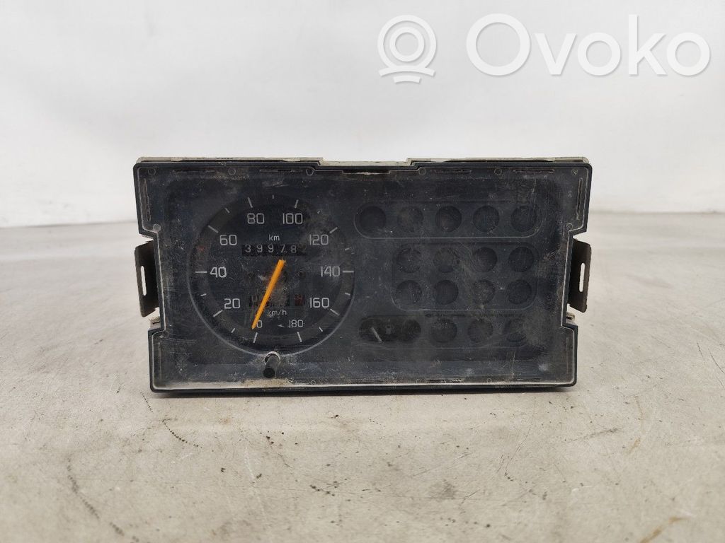 Tachimetro (quadro strumenti)   196826,399782KM