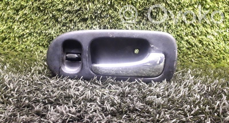 Toyota Yaris Manecilla interna puerta trasera