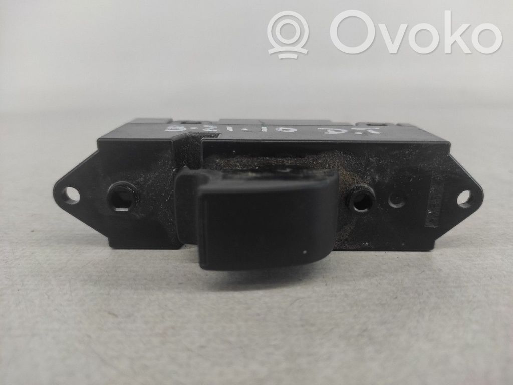 Electric window control switch   8608A100,C8DD513M