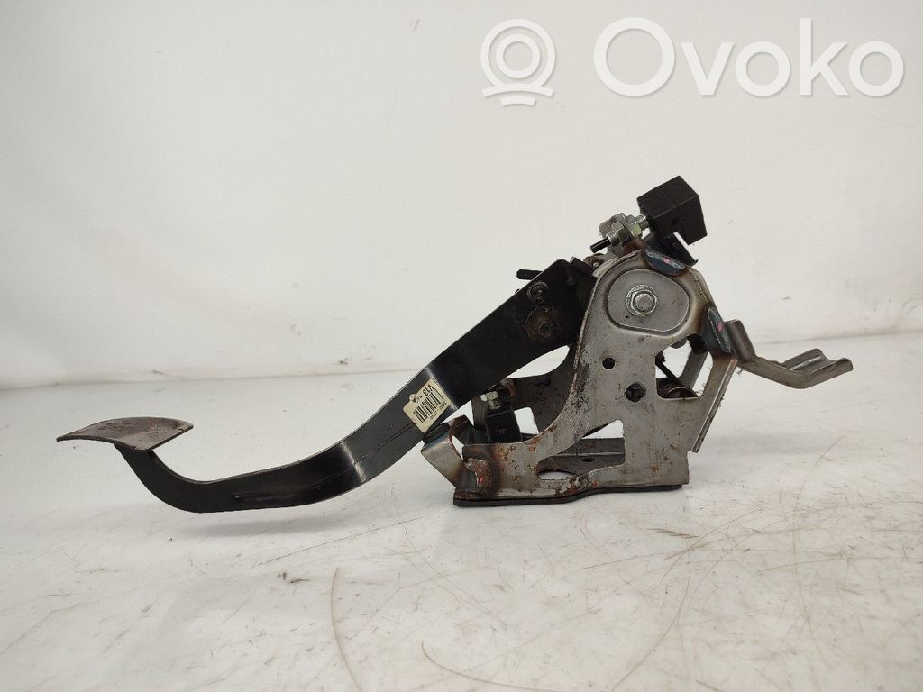 Pédale d'embrayage   328023Z700