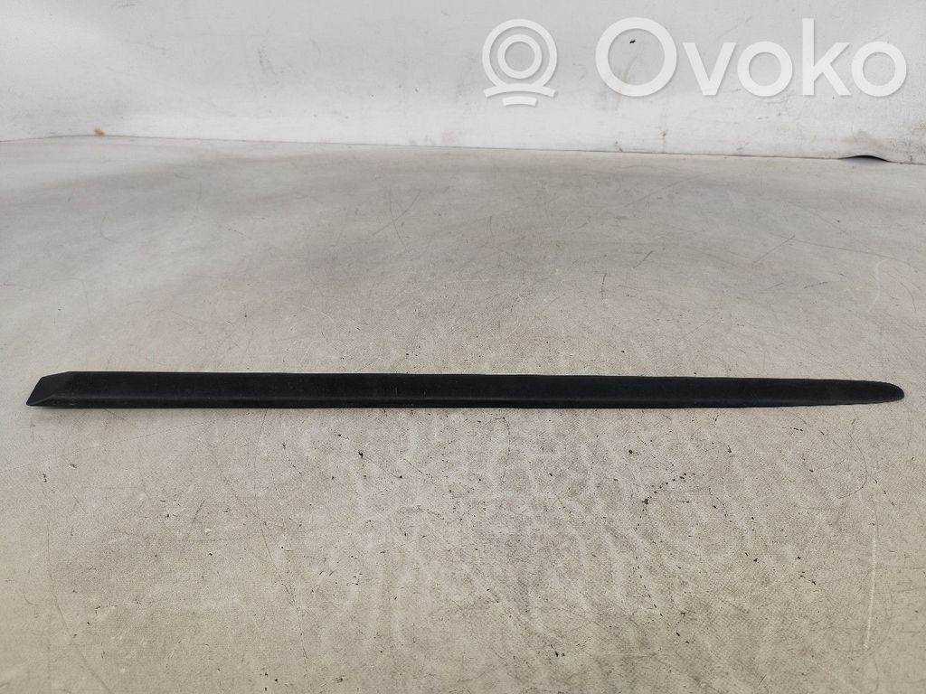 Etuoven lista (muoto)   TRAS,ESQUERDA,GT26L