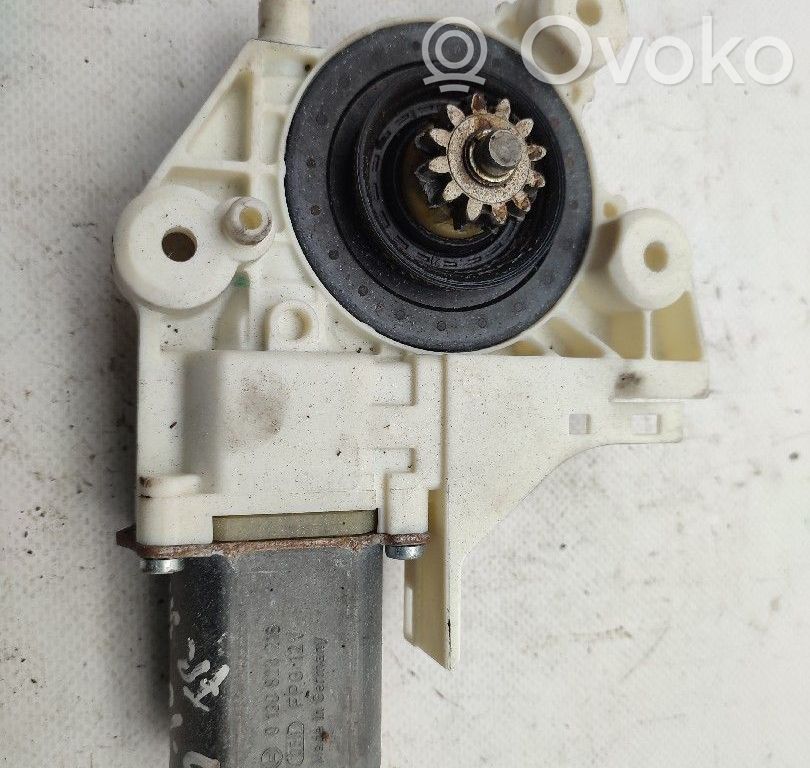 Priekšpusē loga pacēlāja motoriņš   0130822216