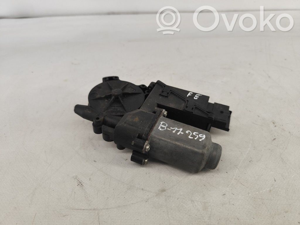 Nissan Primera Motor del regulador de la ventanilla de la puerta delantera 