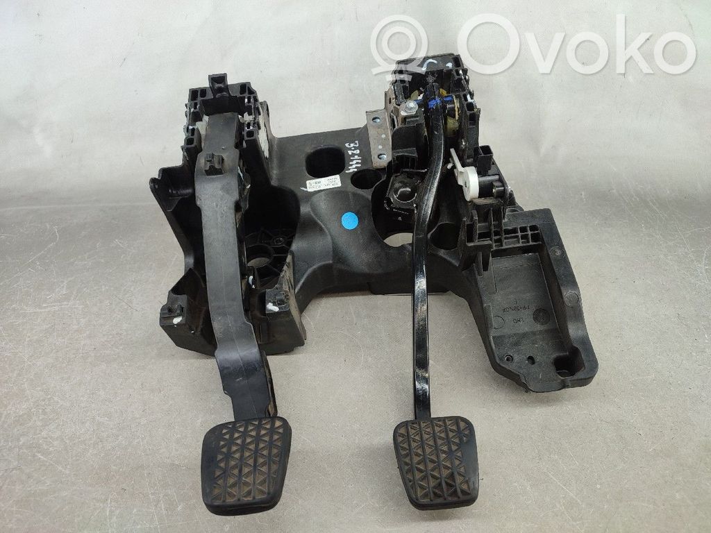 Opel Insignia A Pedal assembly 