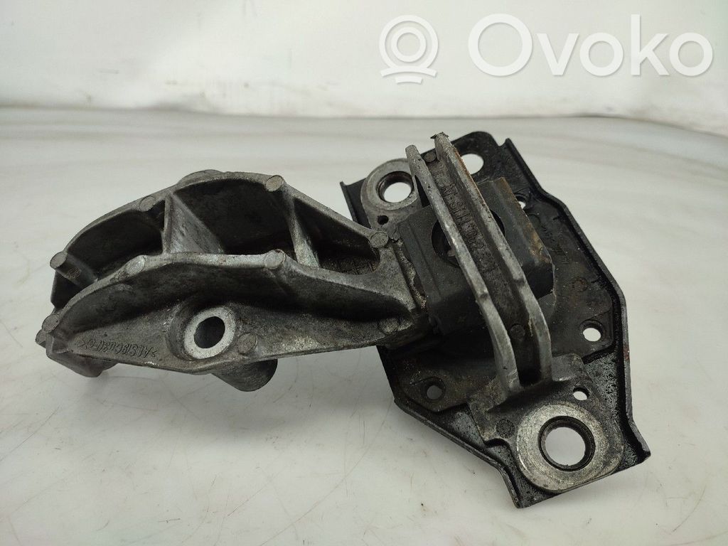 Engine mount bracket