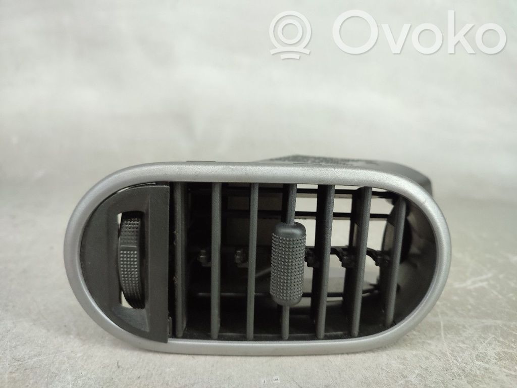 Opel Agila B Dysze / Kratki środkowego nawiewu deski rozdzielczej 