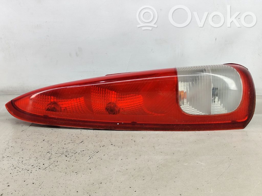 Tailgate rear/tail lights