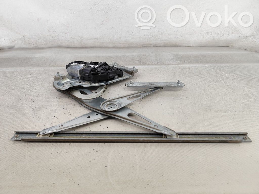 Renault Megane III Macara geam față fără motor
