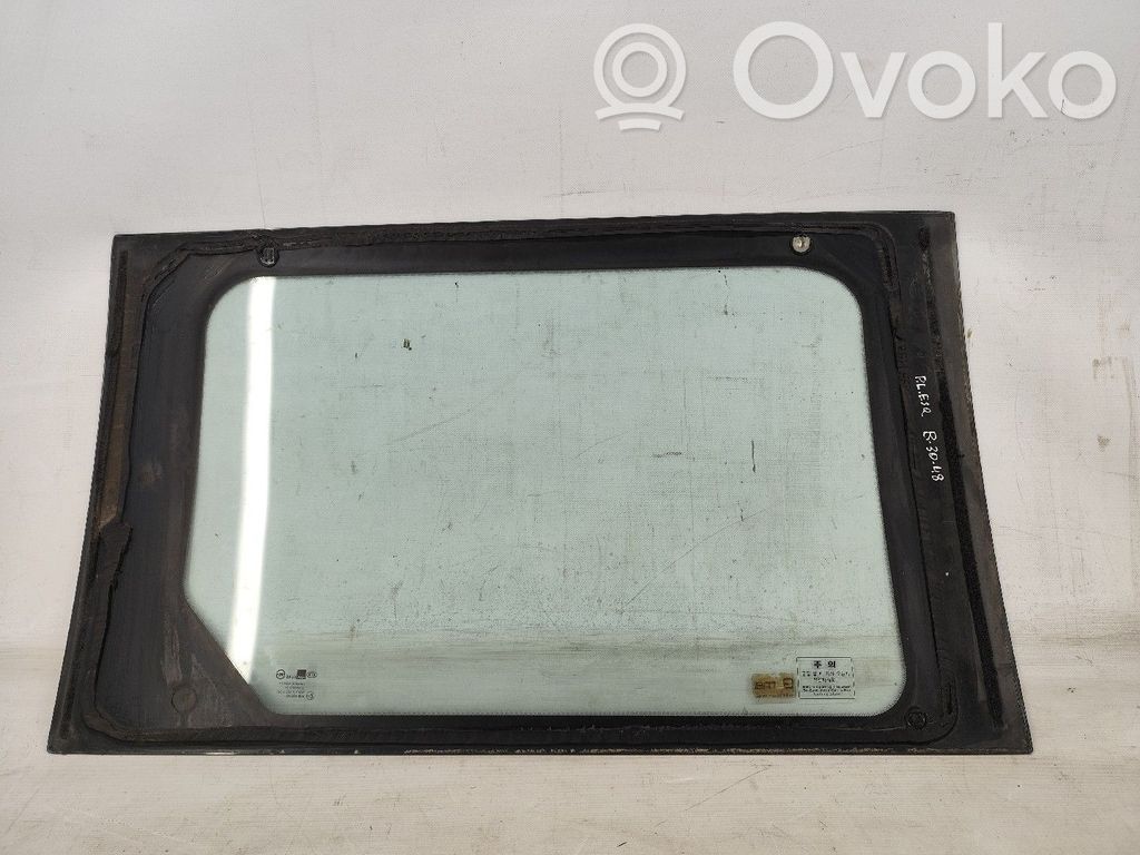 KIA Carnival Takaoven ikkunalasi 