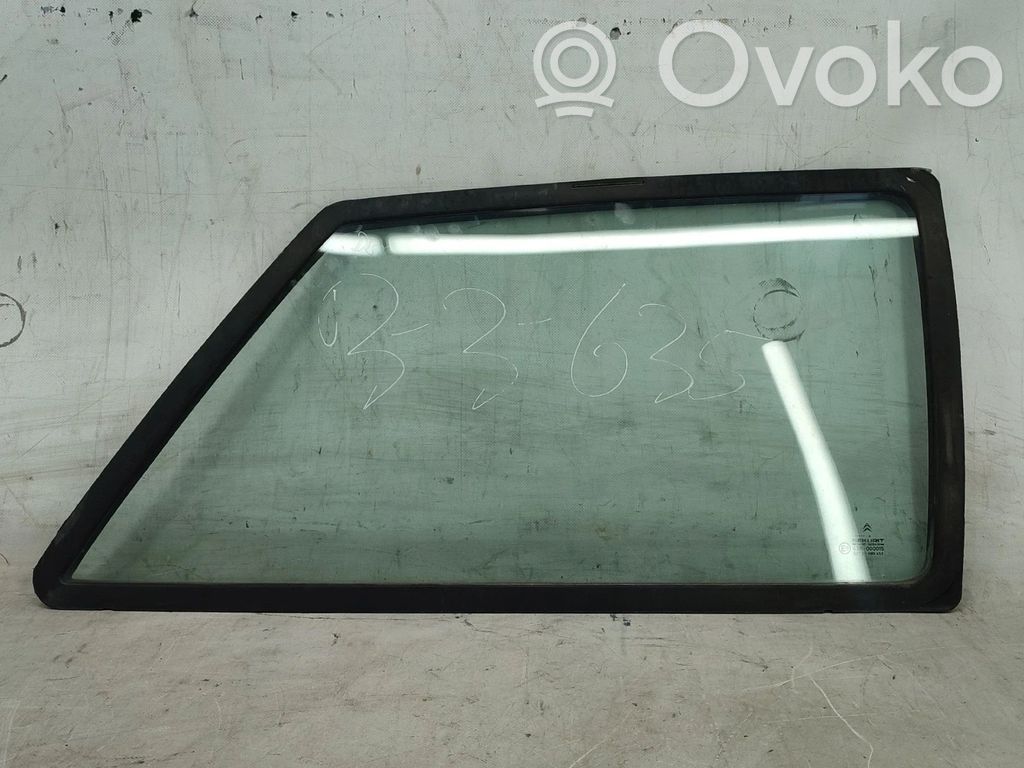 Rear side window   E943R000015