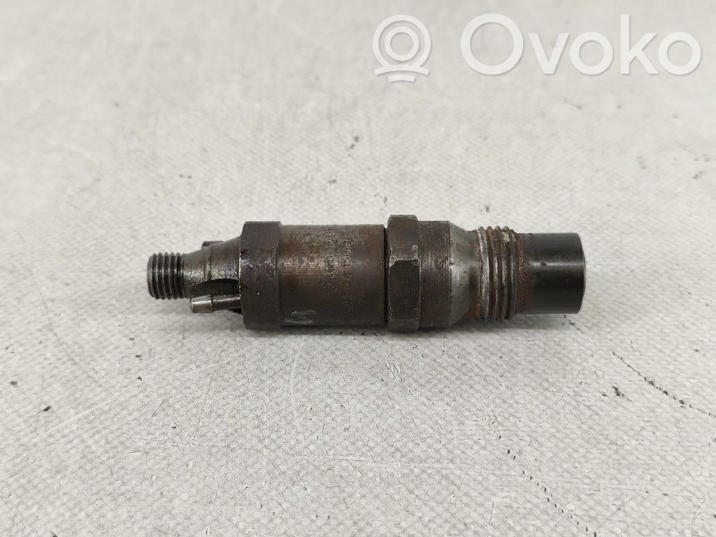 Volkswagen Golf III Polttoainesuutin 