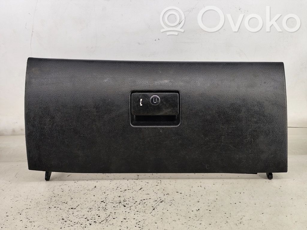 Volkswagen Golf IV Handschuhfach 