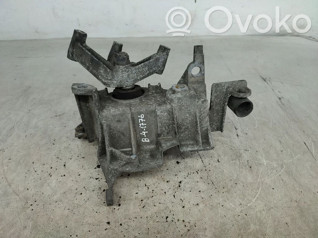 Renault Clio II Engine mount bracket 