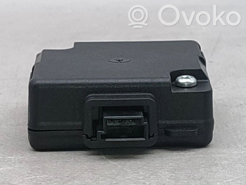 Muut ohjainlaitteet/moduulit   3521AJXU18A