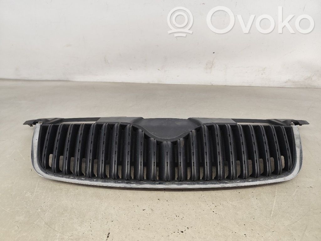Skoda Fabia Mk2 (5J) Grille de calandre avant