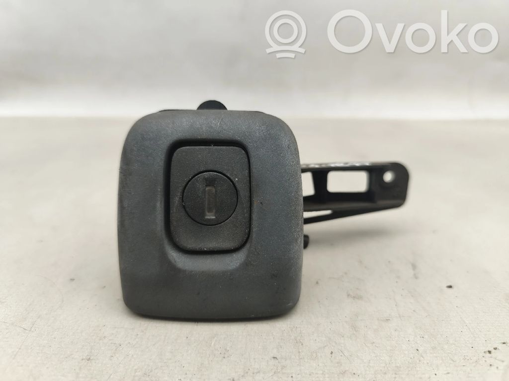 Renault Clio II Tailgate lock latch 