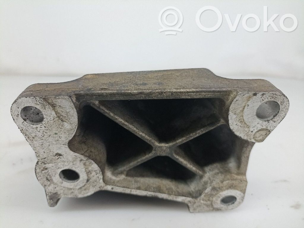 Engine mount bracket   NV